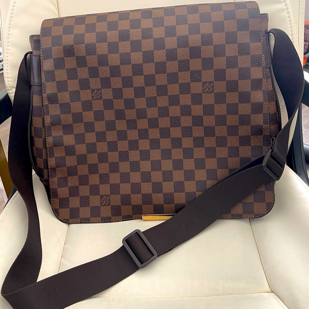 ⬇️PRICE DROP Louis Vuitton Damier Ebene Bastille Messenger